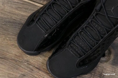 Hyperoad 13 CAP AIR GOWN AND JORDAN 1202